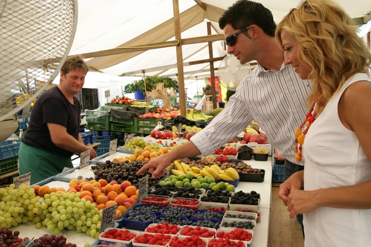 Marktstand auf einem Salzburger Wochenmarkt