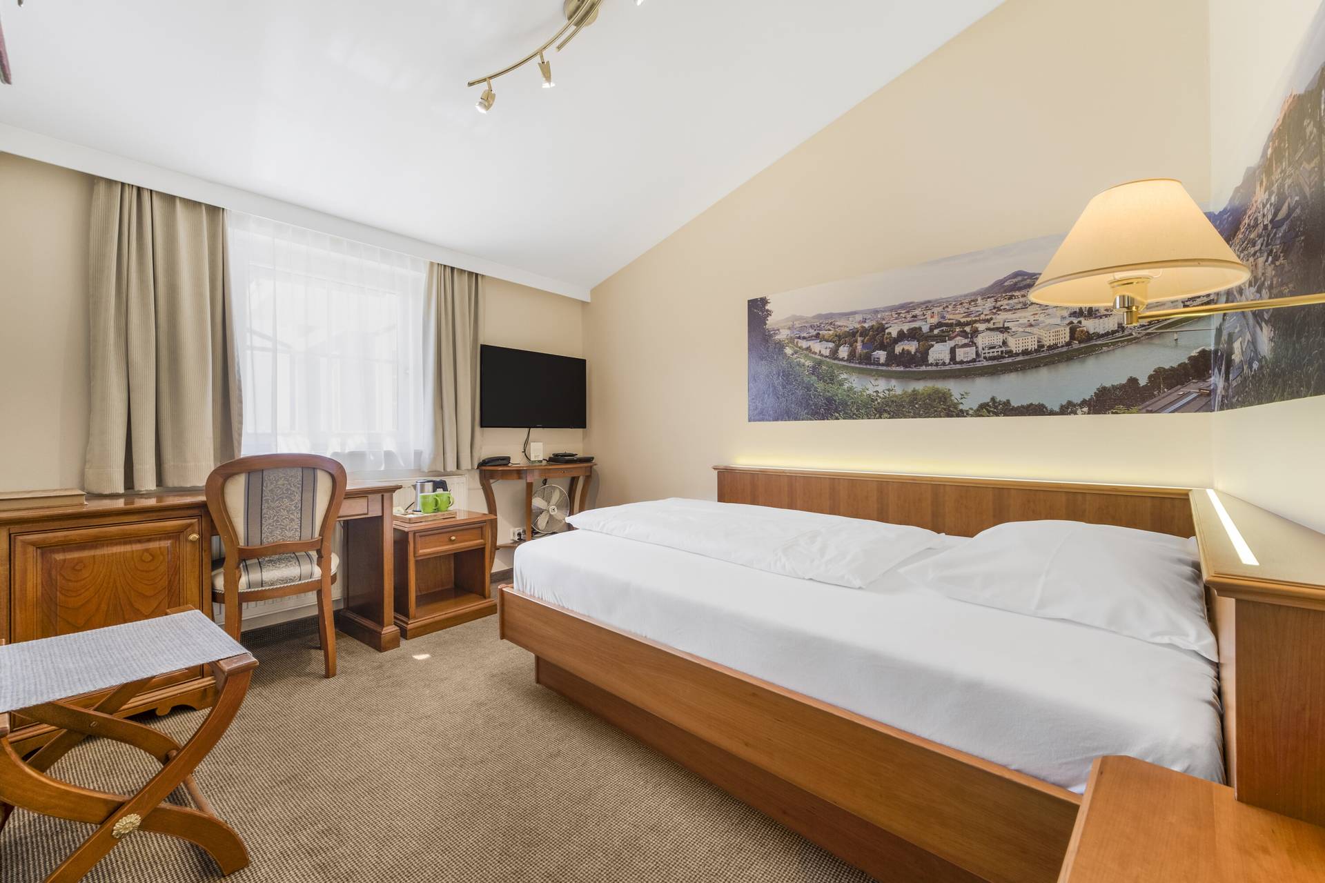 Einzelzimmer mit französischem (1,40 m) Doppelbett