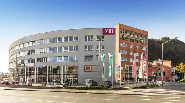Das Zentrum im Berg an der Sterneck-Kreuzung