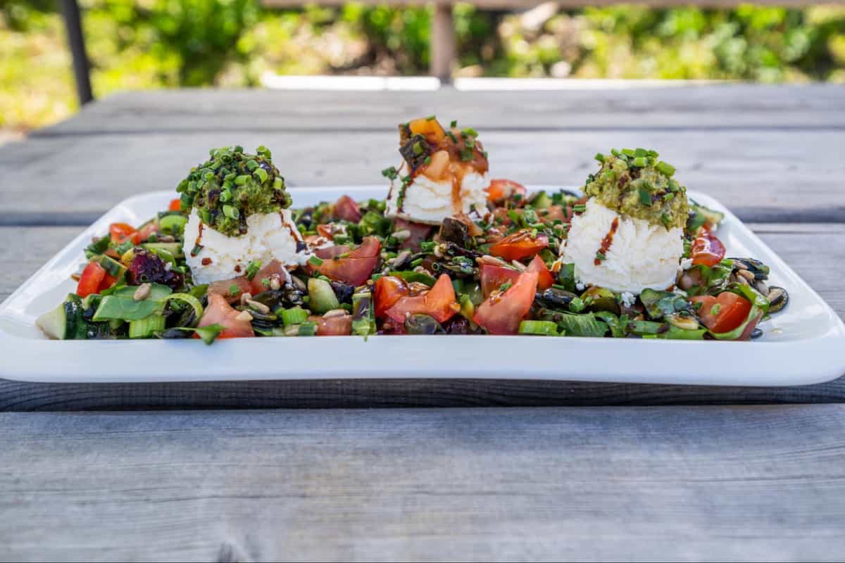 Salat mit Ziegenkäse
